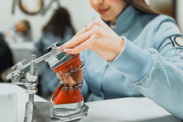 Imagem do curso: Especialização em Ortodontia com ênfase em Alinhadores e Mini Implantes Intra e Extra-Alveolares - 39ª turma